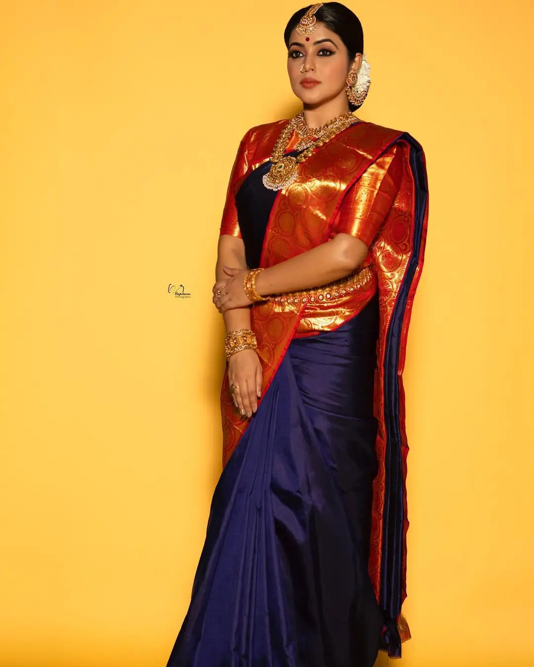 MALAYALAM GIRL SHAMNA KASIM IN BLUE PATTU SAREE RED BLOUSE 2